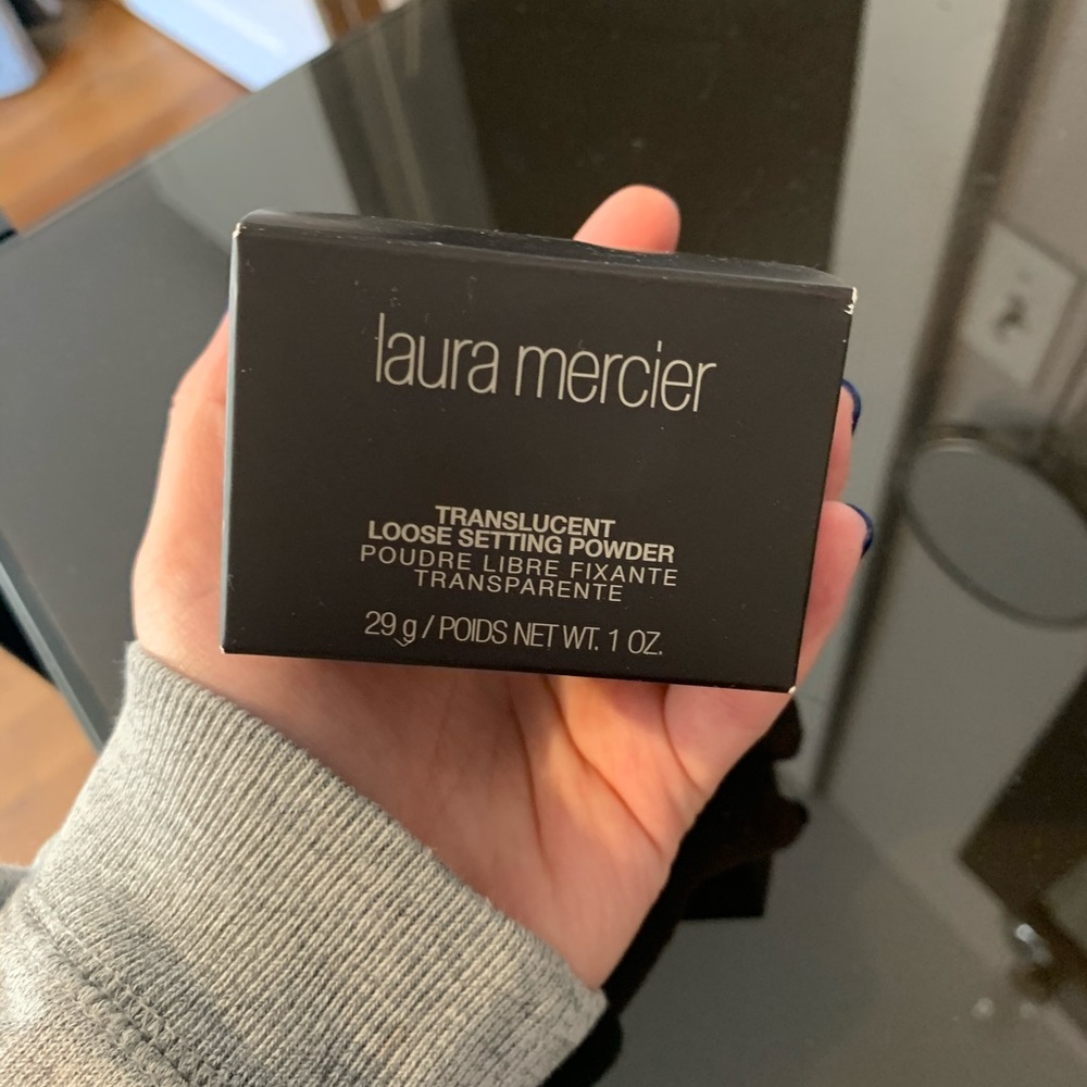 Translucent loose setting powder